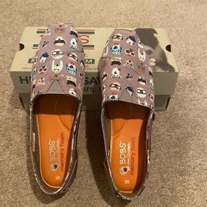 New Bobs Plush Pup Smarts in Taupe Size 8